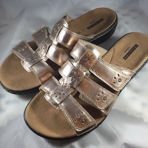 Clarks Collection Soft Gold Sandal Size 9M Leisa
